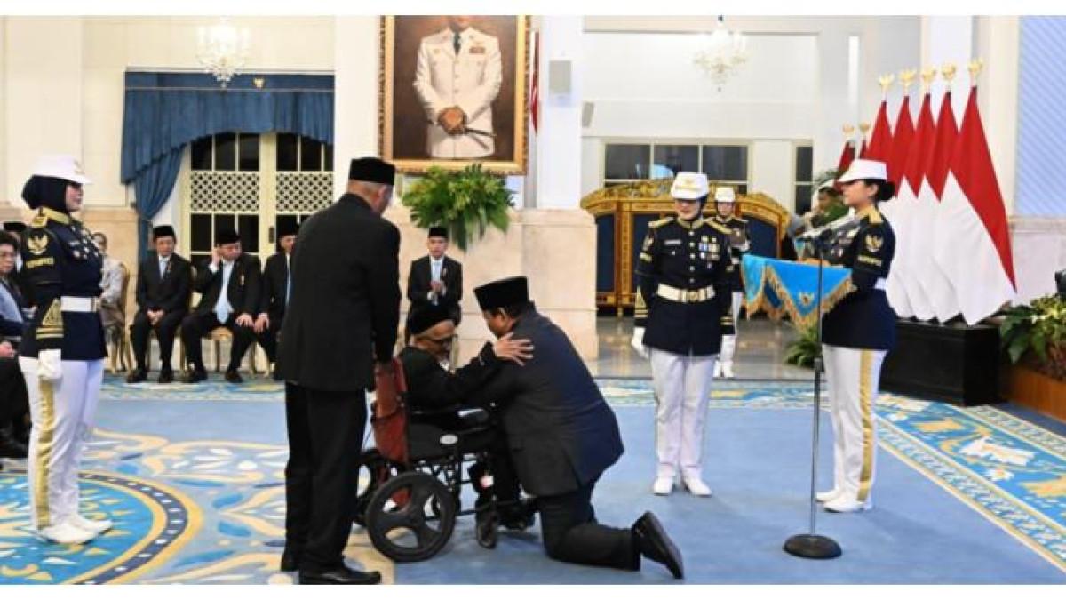 TANDA KEHORMATAN - Teungku Nyak Sandang dianugerahi Tanda Kehormatan Bintang Jasa Utama oleh Presiden Republik Indonesia, Prabowo Subianto, pada Senin (25/8/2025), di Istana Negara, Jakarta. Berikut kisah Teungku Nyak Sandang bin Lamudin, salah satu tokoh yang berjasa dalam Kemerdekaan RI.