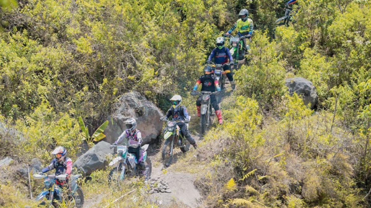 WISATA DI KLATEN - Ajang Trail Trabas Klaten Adventure 2025 untuk mempromosikan potensi wisata alam di kawasan utara Klaten atau yang disebut “Klaten Lantai 2” pada Minggu (28/9/2025).