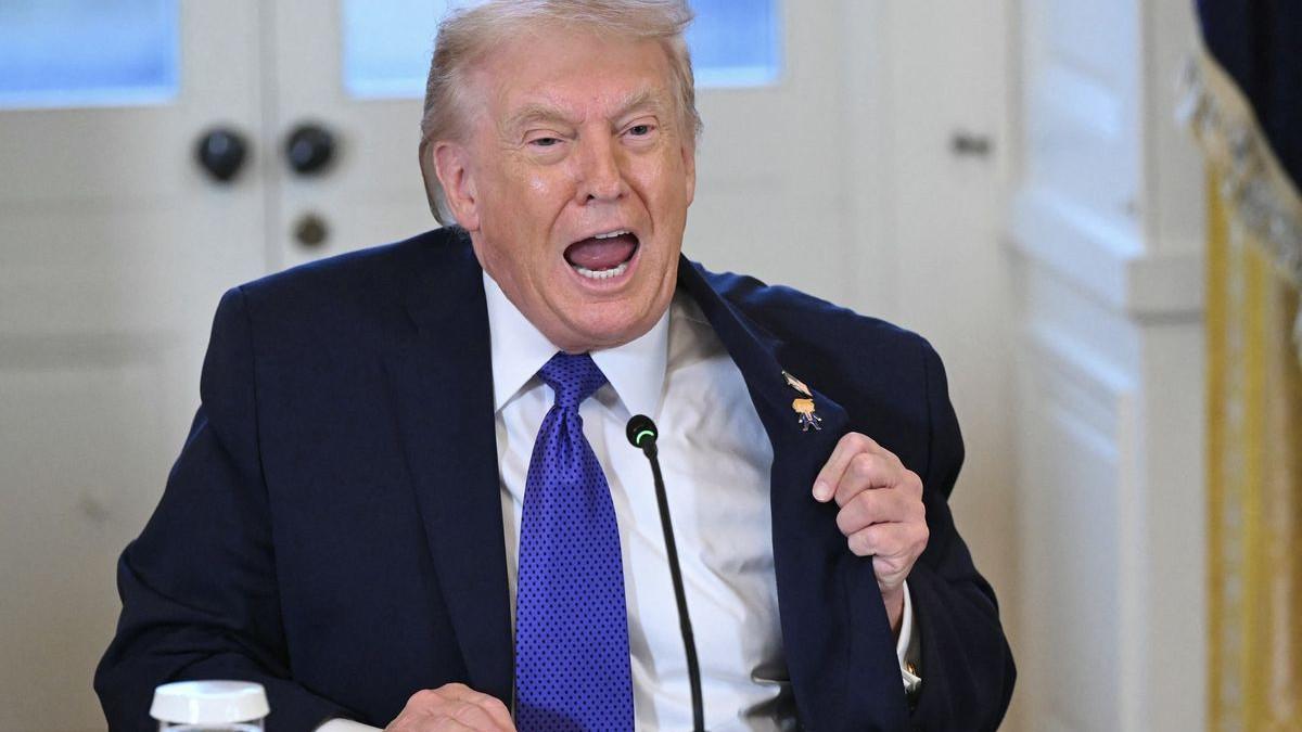 AS VS IRAN - Presiden Donald Trump memerintahkan militer Amerika Serikat untuk “menembak dan membunuh” kapal-kapal kecil Iran yang memasang ranjau di Selat Hormuz.