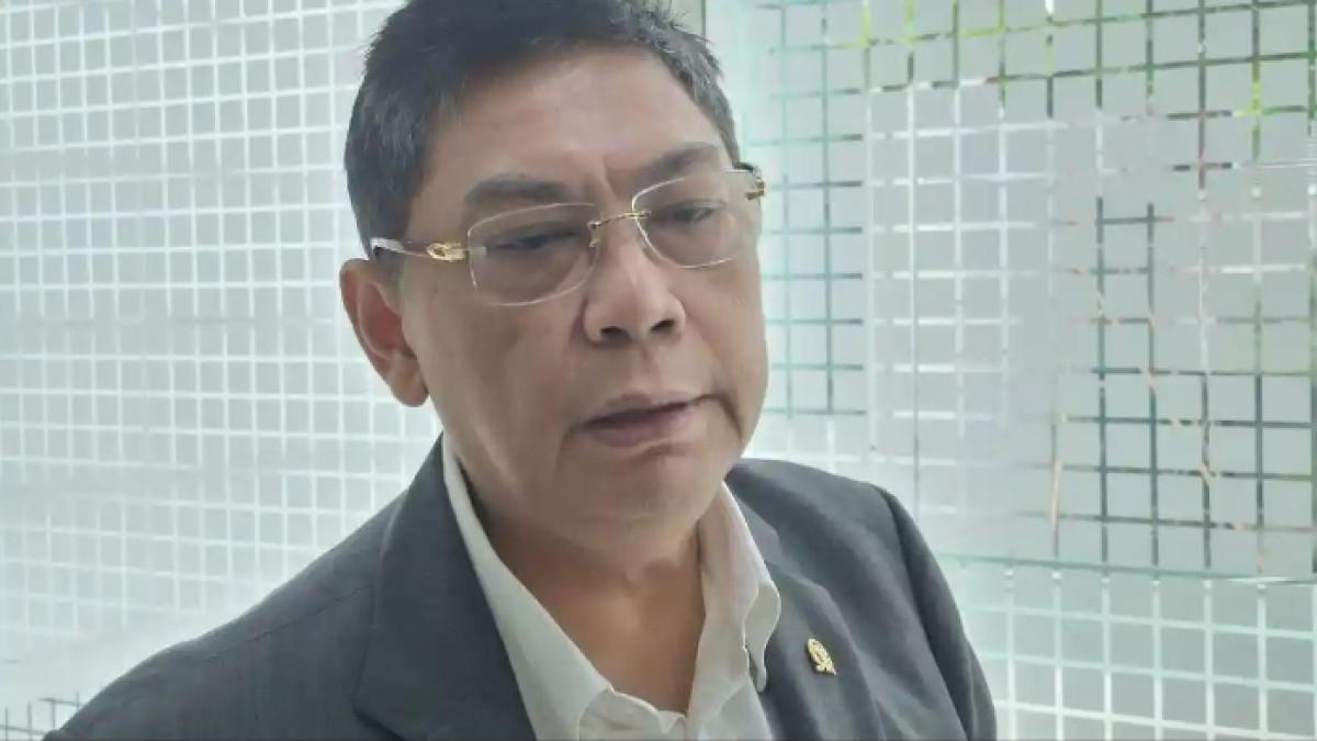 SOSOK UTUT ADIANTO - Utut Adianto adalah Ketua Komisi I DPR RI. Sebelum terjun ke dunia politik, ia merupakan seorang pemain catur.