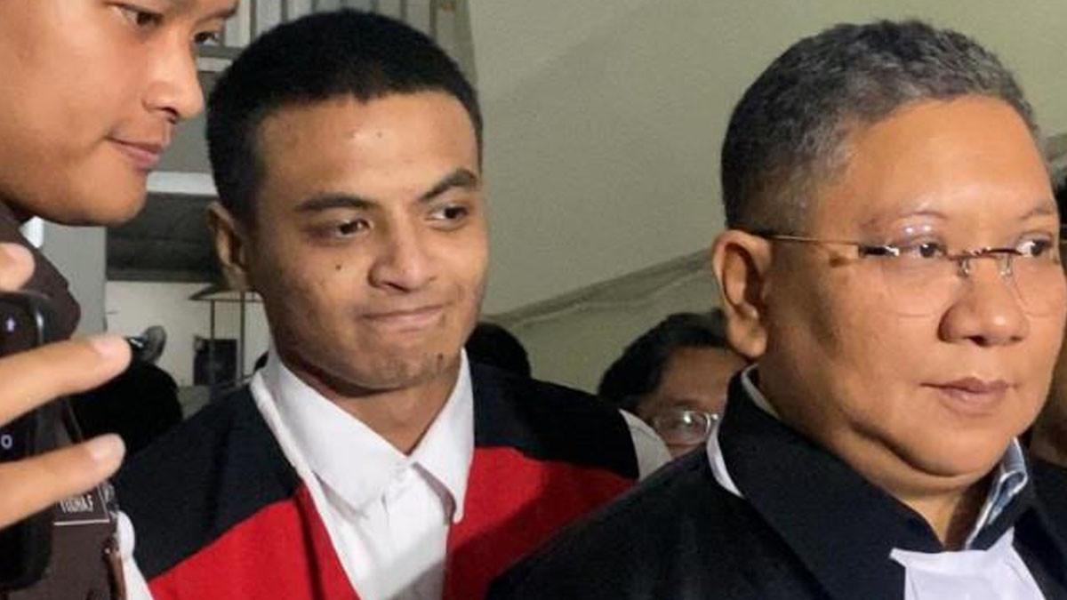 VADEL VS NIKITA MIRZANI - Vadel Badjideh dan kuasa hukumnya, Oya Abdul Malik setelah menjalani sidang lanjutan di Pengadilan Negeri Jakarta Selatan, Rabu (16/7/2025).