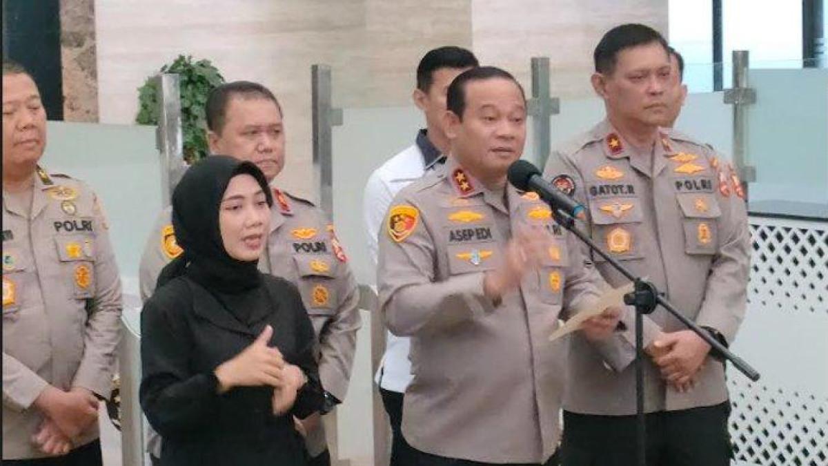 MUTASI POLISI - Wakabareskrim Polri Irjen Asep Edi Suheri menempati jabatan baru menjadi Kapolda Metro Jaya. Mutasi tersebut berdasarkan surat telegram rahasia bernomor ST/1764/VIII/KEP./2025, per tanggal 5 Agustus 2025.