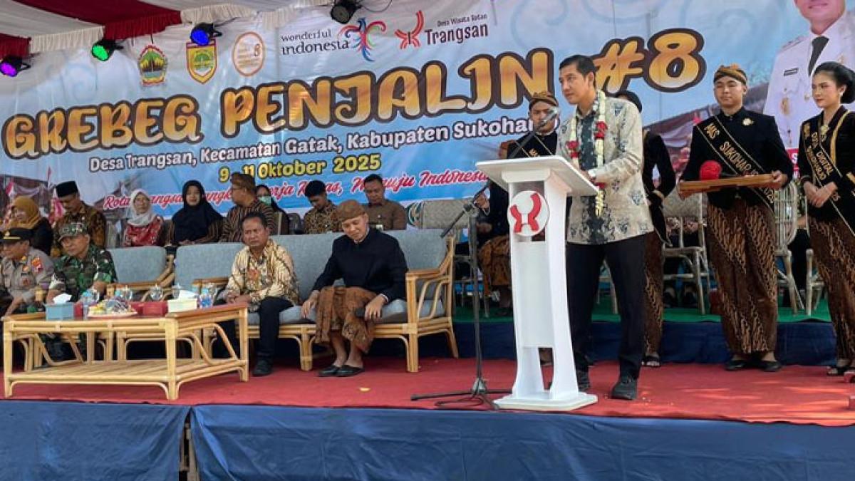 GREBEG PENJALIN SUKOHARJO - Wakil Bupati Sukoharjo, Eko Sapto Purnomo, secara resmi membuka kegiatan Kirab Budaya Grebeg Penjalin ke-8 di Desa Trangsan, Kecamatan Gatak, Kabupaten Sukoharjo, Kamis (9/10/2025).