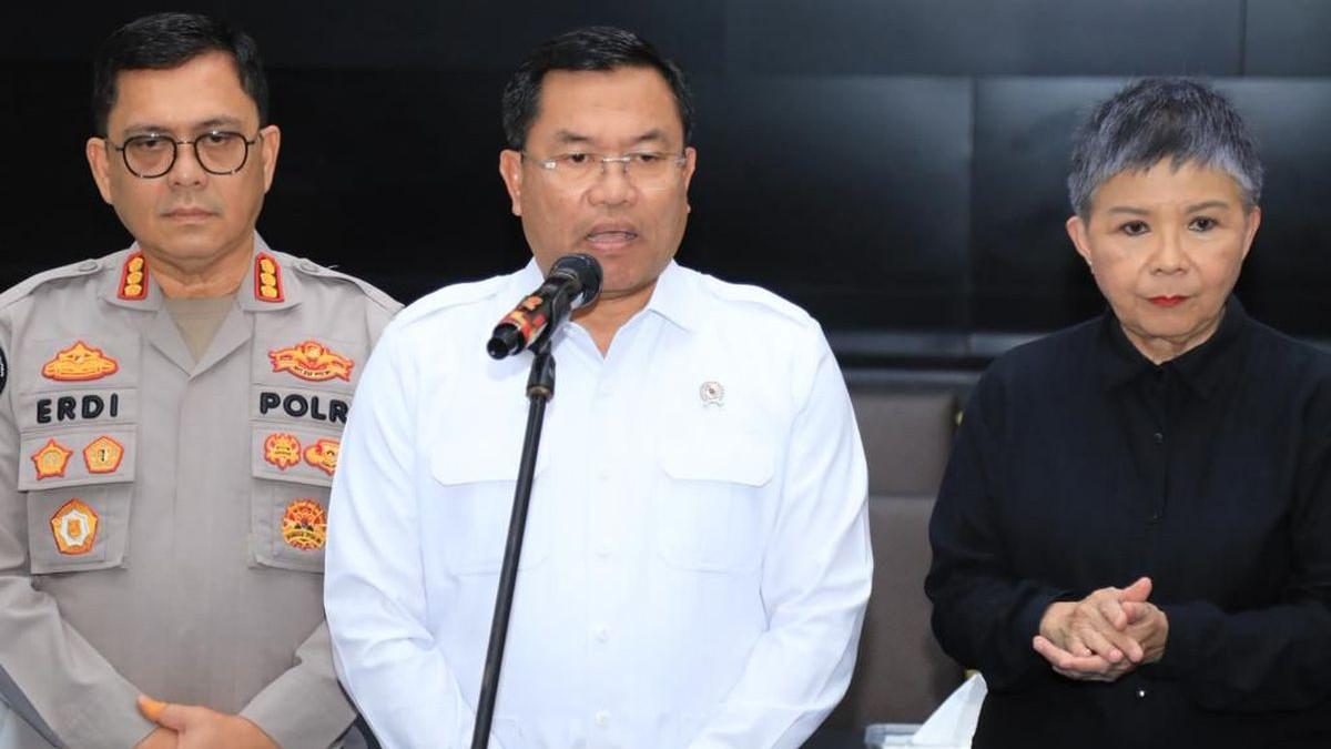 KASUS KORUPSI MBG - Wakil Kepala Badan Gizi Nasional (BGN) Sony Sonjaya (tengah) sebut program MBG tidak hanya untuk peserta didik tapi juga untuk kelompok rentan.