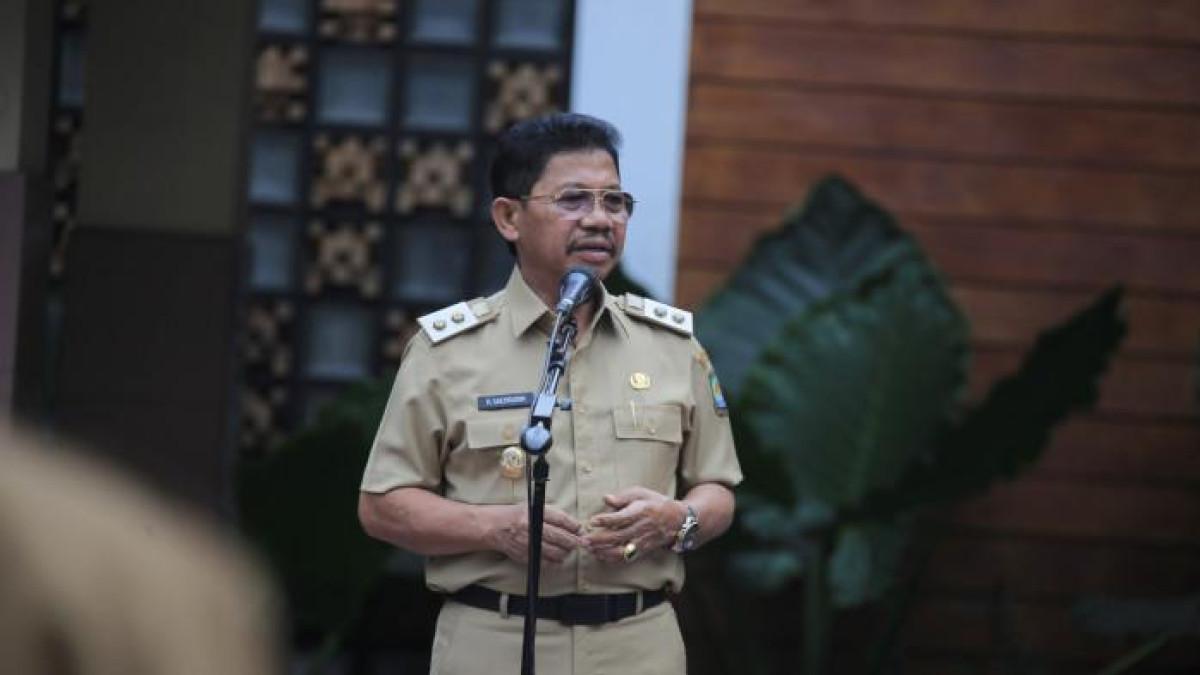 BERI KADO ISTIMEWA - Wali Kota Tangerang Sachrudin memberikan kado istimewa dalam rangka HUT ke-80 RI, 17 Agustus 2025. Kado tersebut berupa potongan Pajak Bumi dan Bangunan (PBB) serta Bea Perolehan Hak atas Tanah dan Bangunan (BPHTB) sebesar 20 persen. Berikut profil dari Sachrudin.
