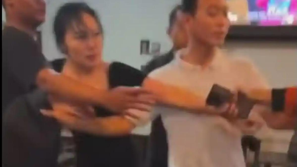 SOSOK WNA - Wu Lili sosok WNA viral mengamuk setelah menabrak mahasiswi hingga tewas di Kota Semarang. Wu Lili disebut tinggal di Hotel Gapura Puri Anjasmoro Semarang
