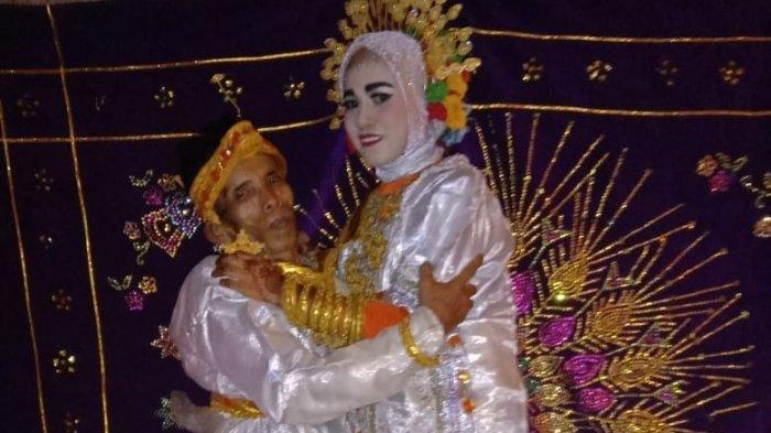 TERLIHAT Bahagia, Gadis 19 Tahun Dinikahi Kakek 58 Tahun, Mahar Uang Rp 10 Juta & 1 Hektar Tanah