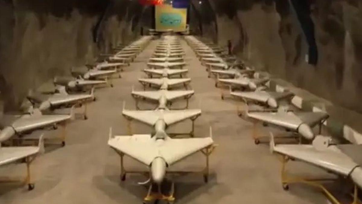 DRONE IRAN - Bunker bawah tanah yang dipenuhi deretan drone Shahed milik Iran dipaemerkan oleh televisi Iran Fars setelah serangan AS dan Israel dalam operasi gabungan pada Sabtu (28/2/2026).