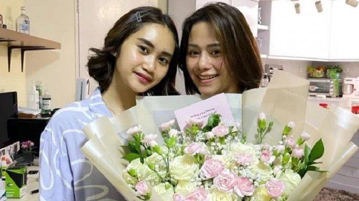 Farida Nurhan dan anaknya, Permezta Dyaz