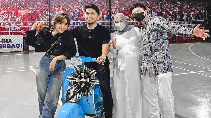 Maksud di Balik Kado Vespa Thariq dari Atta Halilintar, Tingkah Fuji dan Pacar di Pesawat Terkuak