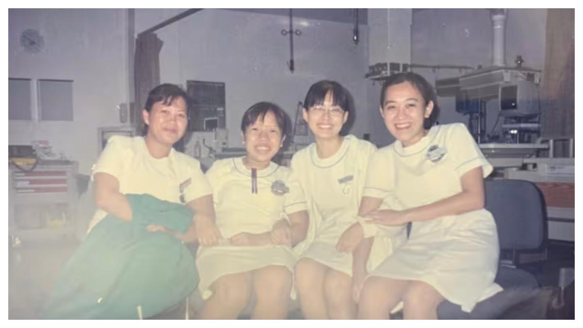 Awalnya, keperawatan bukanlah profesi yang dipertimbangkan Lee (kedua dari kiri), tetapi ternyata itu adalah panggilan hidupnya.