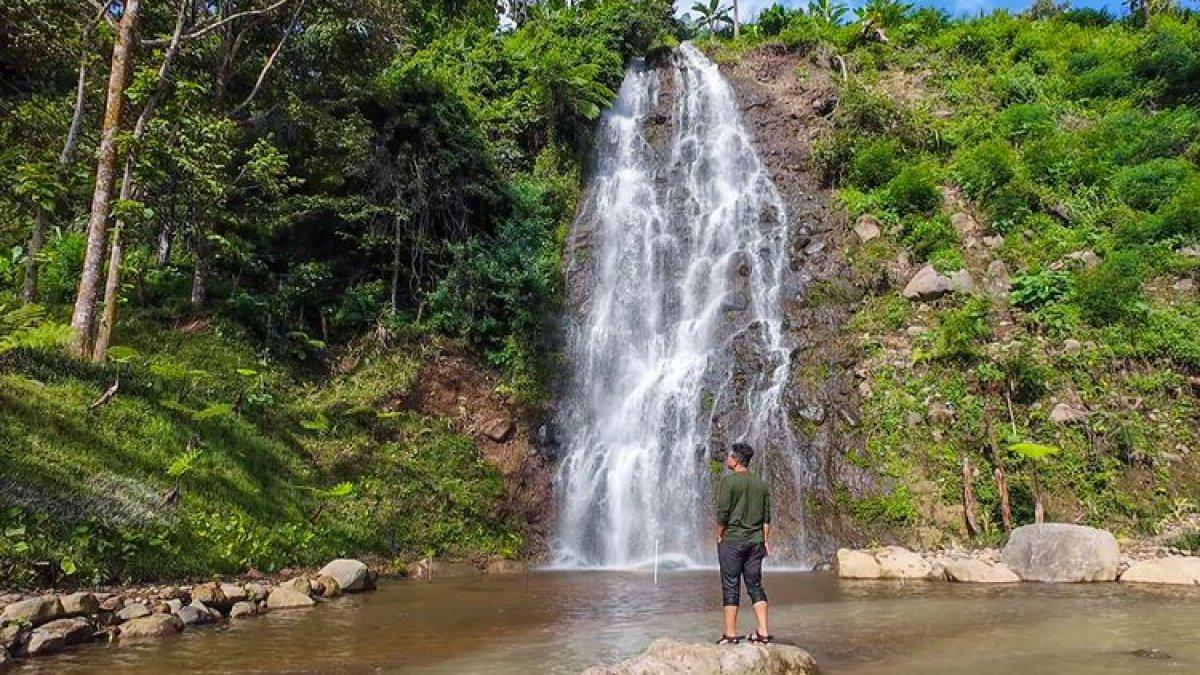 WISATA DI KARANGANYAR - Ngargoyoso Waterfall, Karangayar, Jawa Tengah.
