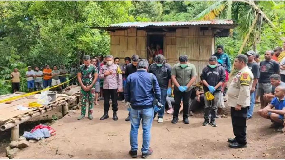 ANAK SD AKHIRI HIDUP - Penyidik Polres Ngada olah TKP temuan jasad siswa SD di pohon cengkeh, Ngada, NTT, Kamis (29/01/2026). Sepucuk surat terakhir korban untuk ibunda, di TKP, menyentuh hati warga dan membuka luka pendidikan. Anggota DPR RI minta negara bertanggung jawab.