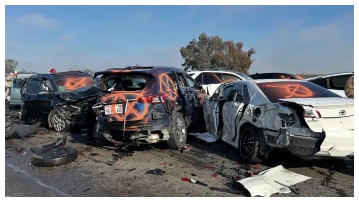 Kecelakaan di Jalan Raya 99 di Fresno, California pada 11 Januari 2026.
