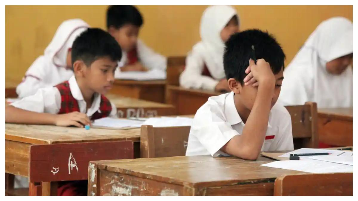 SOAL PAS - Siswa mengerjakan soal mata pelajaran Matematika di SD Negeri Rancamanyar III, Jalan Cilebak, Desa Rancamanyar, Kecamatan Baleendah, Kabupaten Bandung, Senin (15/5/2017). Soal PAS Matematika Kelas 5 Semester 1 Kurikulum Merdeka dan kunci jawaban bahan latihan belajar siswa menghadapi tes SAS atau UAS tahun 2025.