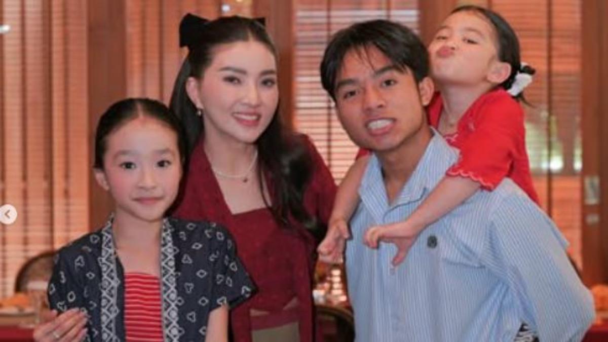 ULTAH SARWENDAH - Ulang tahun Sarwendah didampingi sang pacar/