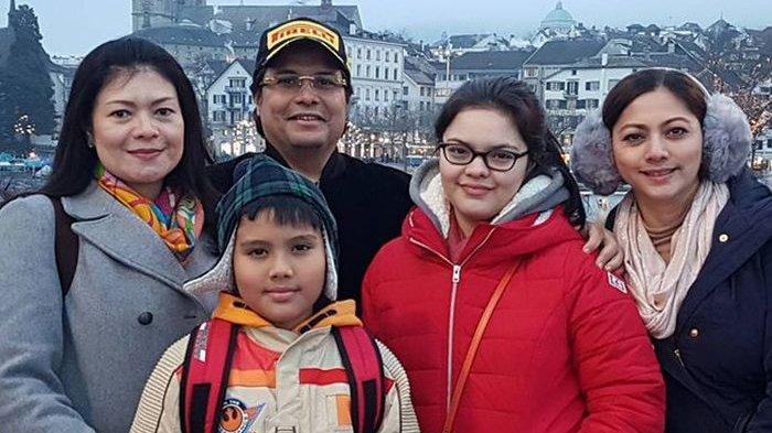 SOSOK CUT KEKE - Pengacara Malik Bawazier bersama anak dan kedua istrinya termasuk Cut Keke