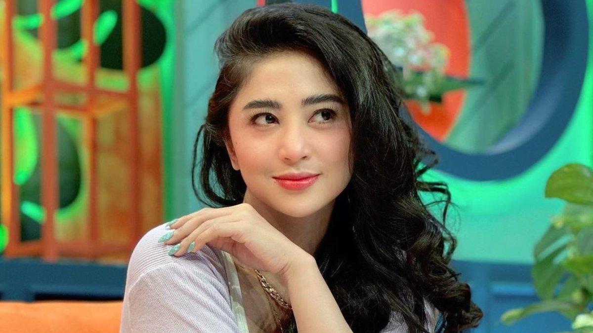 Pesona Dewi Perssik.