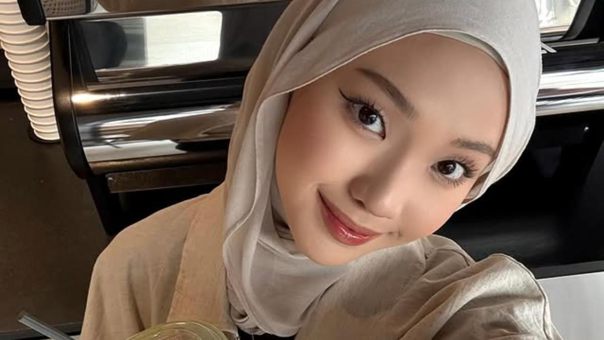 SOSOK SELEBGRAM - Pesona kecantikan Julia Prastini. Foto diunduh dari Instagram.
