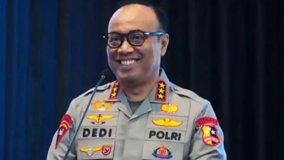 PERWIRA TINGGI POLRI - Inilah profil dan sepak terjang Wakapolri Komjen Pol. Prof. Dr. Dedi Prasetyo, S.H., M.Hum., M.Si., M.M. Dedi menyebut banyak anggota polisi mulai dari Kapolres, Kapolsek, dan Direskrimum masih under performance dalam rapat kerja dengan Komisi III DPR RI di Jakarta, Selasa (18/11/2025).