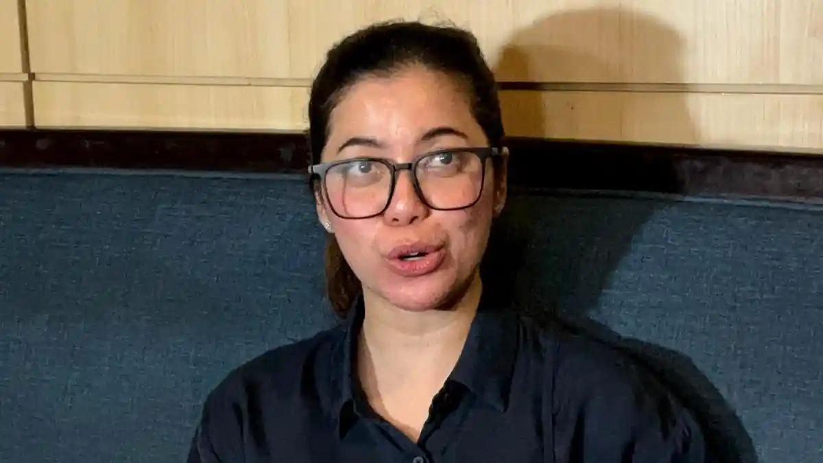 BATAL NIKAH - Dokter gigi Kamelia diputusin Ammar Zoni lewat surat. Keduanya pun akhirnya batal menikah.