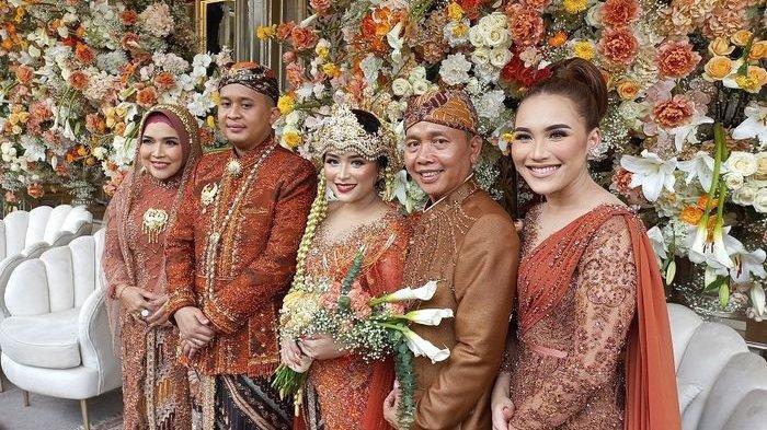 Resepsi pernikahan adik Ayu Ting Ting, Assyifa Nuraini di Balai Sarmili, Depok, Jawa Barat, Sabtu (26/2/2022).