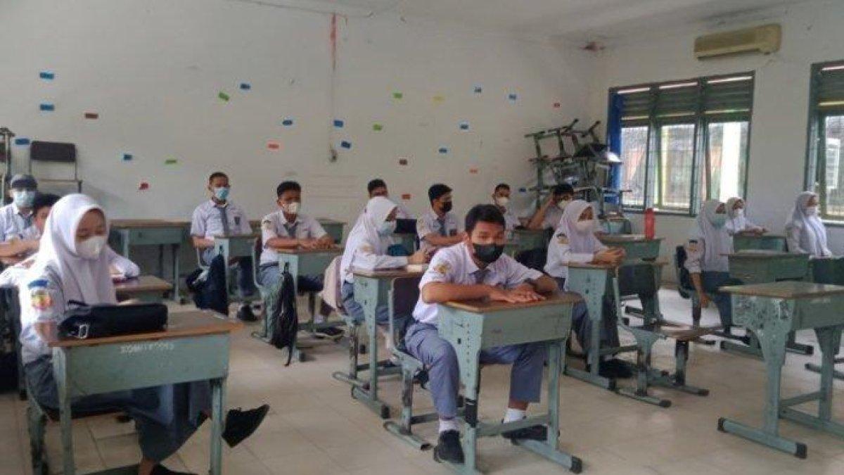 Kunci Jawaban Bahasa Indonesia Kelas 11 SMA Berikut adalah Unsur Intrinsik Cerpen, Kecuali