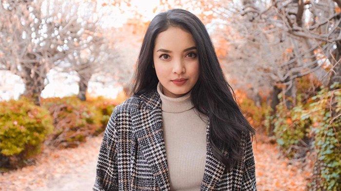 POPULER Sisi Asih, Pramugari Cantik Garuda yang Viral, Dikabarkan 'Korban' Kekuasaan Ari Askhara