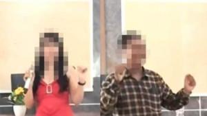 Aksi-kades-joget-bersama-biduan-dangdut-di-Mojokerto-Jawa-Timur.jpg