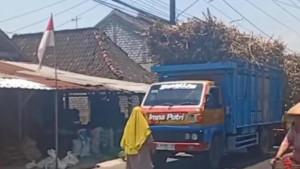 Aksi-membahayakan-seorang-emak-emak-di-Juwana-Pati.jpg