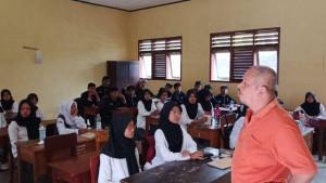 Bahasa-Indonesia-Kelas-8-Halaman-187.jpg