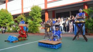 Bahasa-Indonesia-kelas-9-halaman-130-131.jpg
