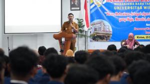Bupati-Klaten-Hamenang-Wajar-Ismoyo-bersama-mahasiswa-Unwidha.jpg