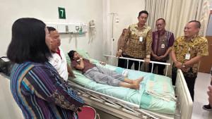 Bupati-Klaten-Hamenang-Wajar-Ismoyo-jenguk-siswa-yang-di-RSUD-Bagas-Waras-1.jpg