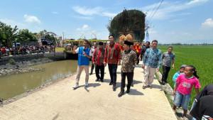Bupati-Klaten-Hamenang-Wajar-Ismoyo-meninjau-Jalan-Poros-GombangPogungBogor.jpg