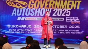 Bupati-Sukoharjo-Etik-Suryani-membuka-Government-Auto-Show.jpg