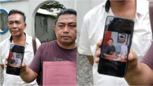 Dwi-Purwanto-warga-Pekalongan-Jawa-Tengah-menunjukan-foto-Alex.jpg