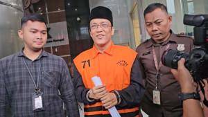 Eks-Wamenaker-Immanuel-Ebenezer-alias-Noel-menggunakan-peci-hitam.jpg