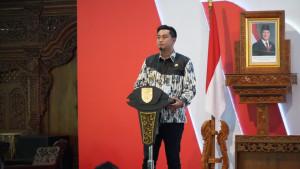 Hamenang-beri-arahan-saat-Sosialisasi-RTLH.jpg