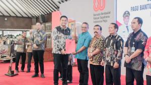 Hamenang-menyalurkan-BKK-kepada-desa-Klaten.jpg