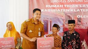 Hamenang-serahkan-bantuan-RTLH.jpg