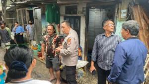 Jajaran-Polsek-Cakung-saat-melakukan-olah-TKP-kasus-MA-membakar-istri.jpg