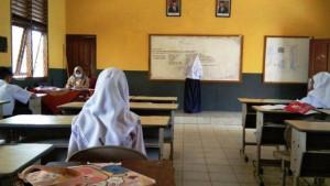 Jawaban-Bahasa-Indonesia-Kelas-8-Halaman-190-191-Pendapat-Kalian-tentang-Pesan-yang-Ada-Dalam-Puisi.jpg