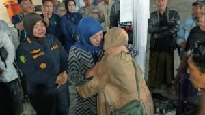 Keluarga-korban-di-Ponpes-Al-Khoziny-Sidoarjo.jpg