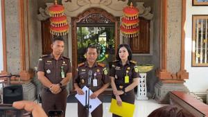 Kepala-Kejaksaan-Negeri-Kejari-Tabanan-menyampaikan-pernyataan-pers.jpg
