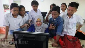 Kunci-Jawaban-Bahasa-Indonesia-Kelas-5-Halaman-135-136-Petunjuk-Apa-Sajakah-yang-Ada-di-Dalam-Museum.jpg