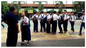 Kunci-Jawaban-IPS-Kelas-8-Halaman-110-Identifikasikan-Contoh-Nyata-dari-Saluran-Mobilitas-Sosial.jpg