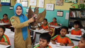 Kunci-Jawaban-PTS-PPKN-Kelas-2-Semester-1-Berikut-Ini-Kegiatan-yang-Melanggar-Peraturan-di-Sekolah.jpg