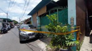 Olah-TKP-di-rumah-pasutri-lokasi-pembuhuhan-di-Jalan-Serayu-Nomor-54.jpg