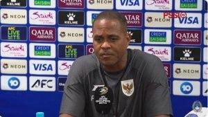 Patrick-Kluivert-saat-konferensi-pers.jpg